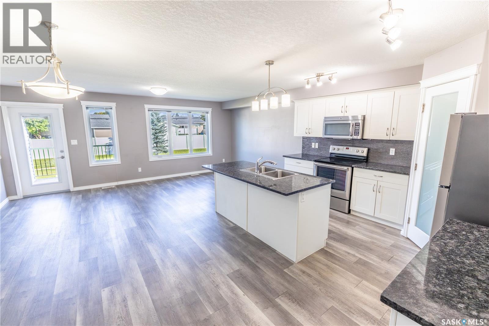 508 940 Bradley STREET, Moose Jaw — photo 5