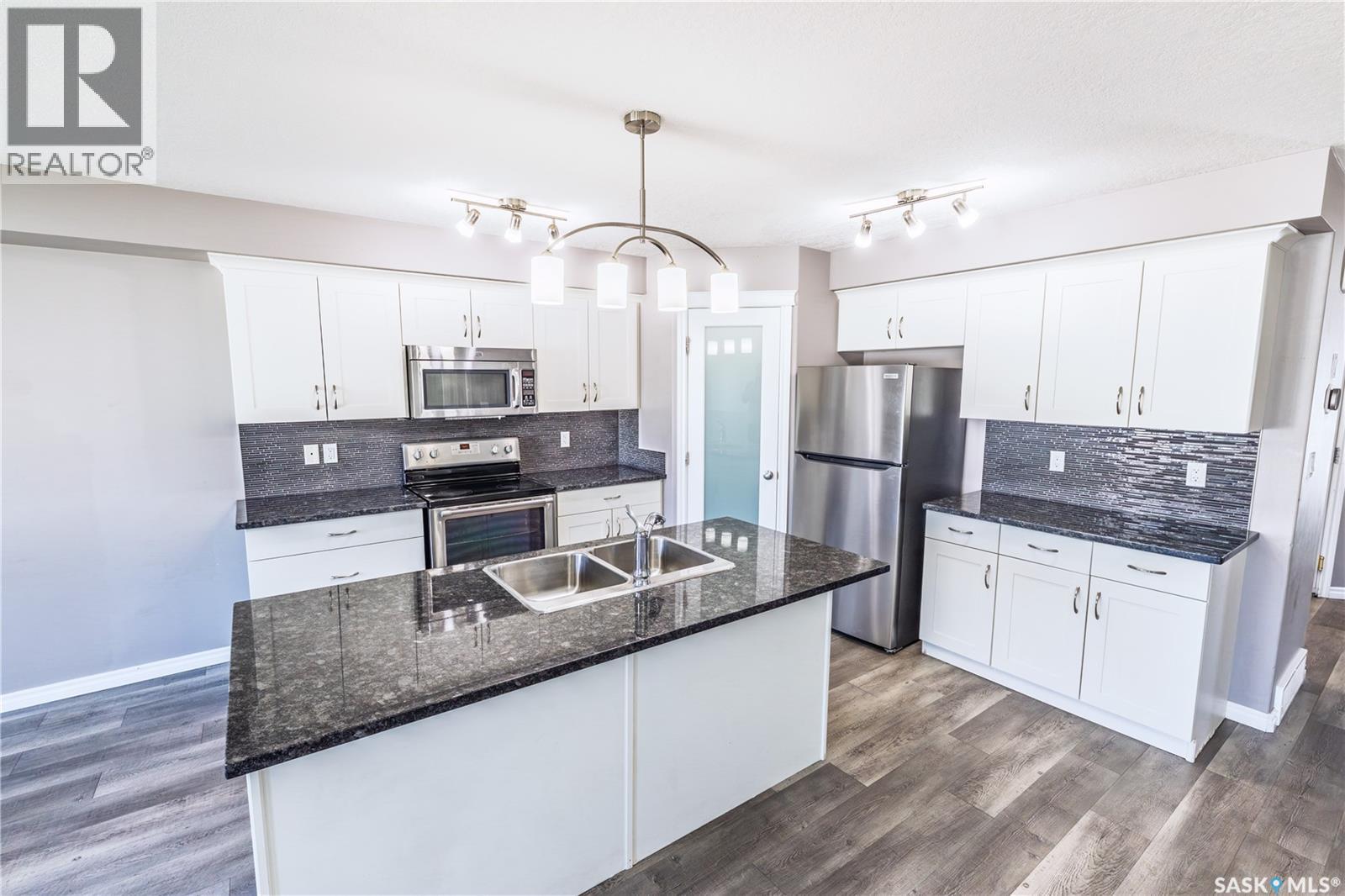 508 940 Bradley STREET, Moose Jaw — photo 6