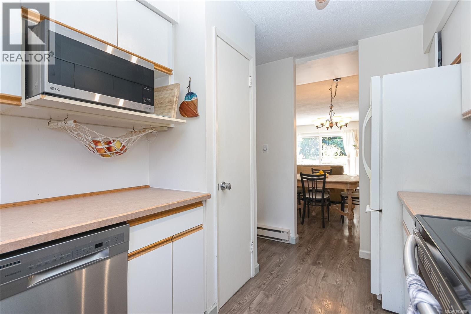 4 869 Swan Street, Saanich