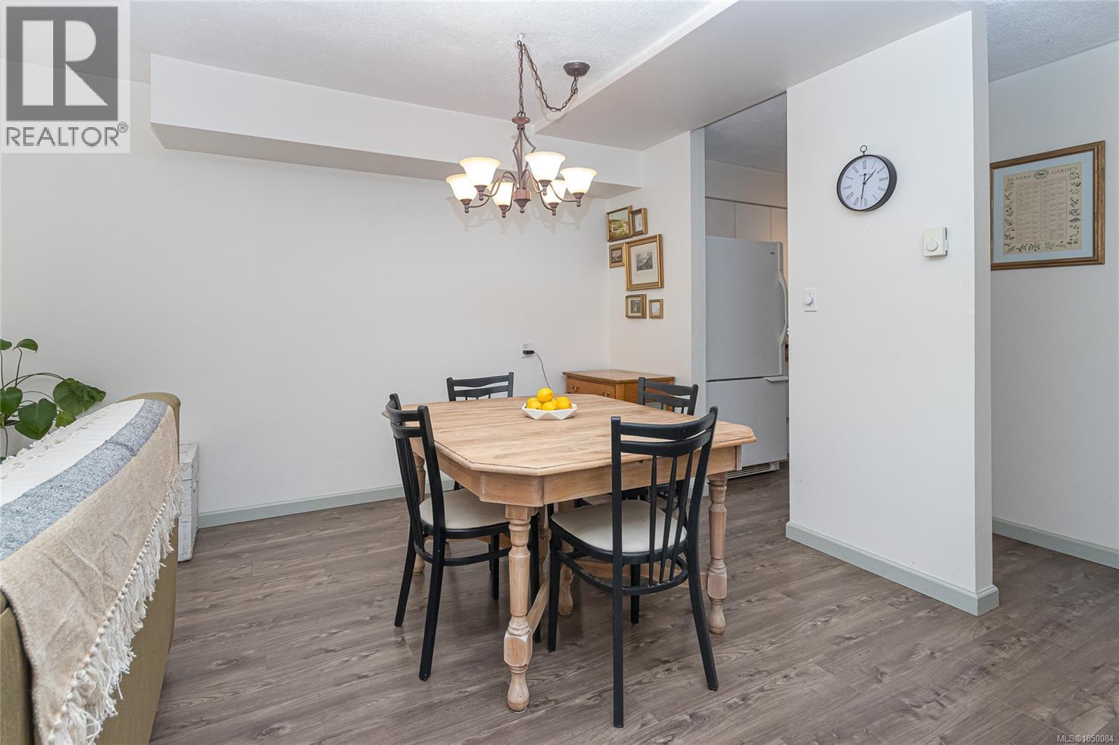 4 869 Swan Street, Saanich