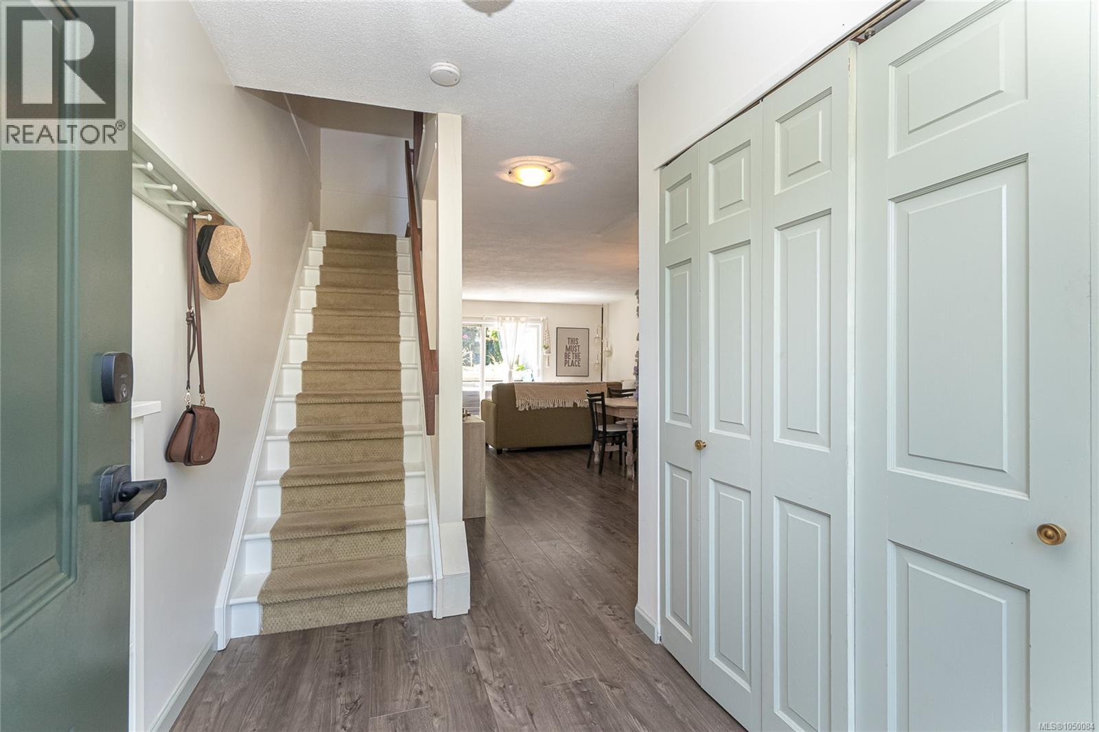 4 869 Swan Street, Saanich