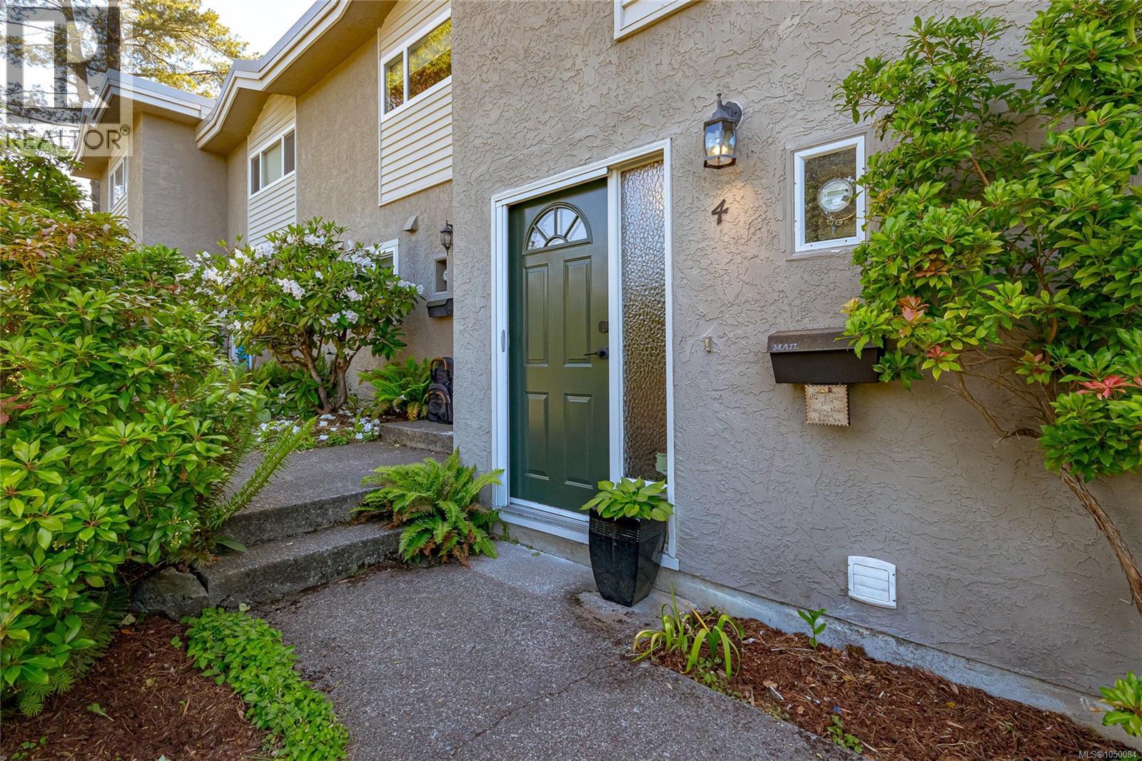 4 869 Swan Street, Saanich