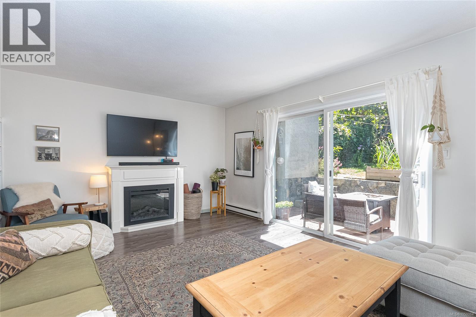 #4 869 Swan St - 8