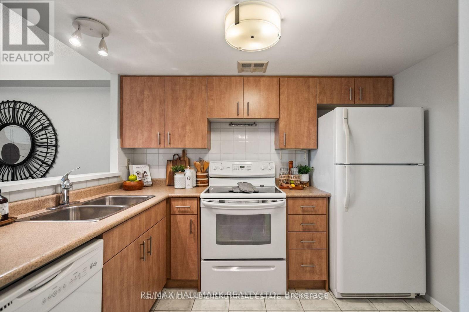 312 - 100 OBSERVATORY LANE, Richmond Hill (Observatory) — photo 6
