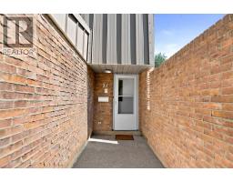 2pc Bathroom - 31 Brae Glen Court Sw, Calgary, AB T2W1B6 Photo 6