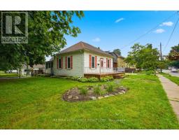 Sunroom - 22383 Adelaide Road, Strathroy Caradoc, ON N0L1W0 Photo 7