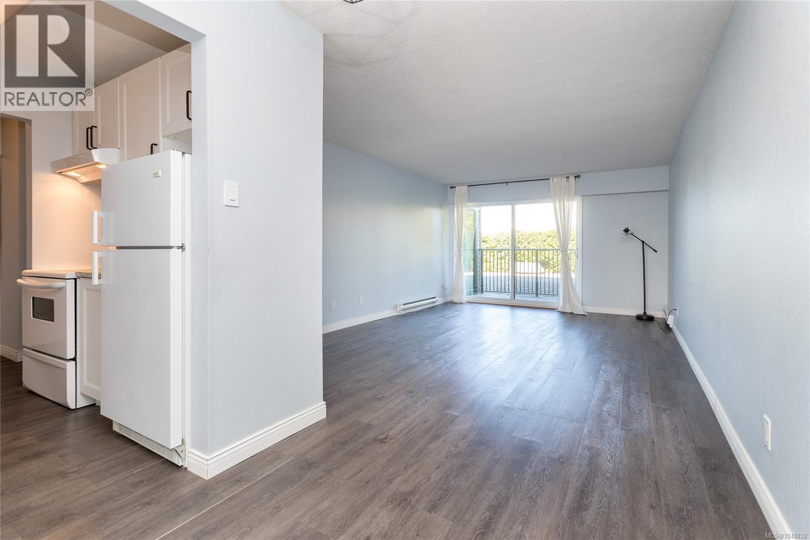 #113 1870 McKenzie Ave - 11