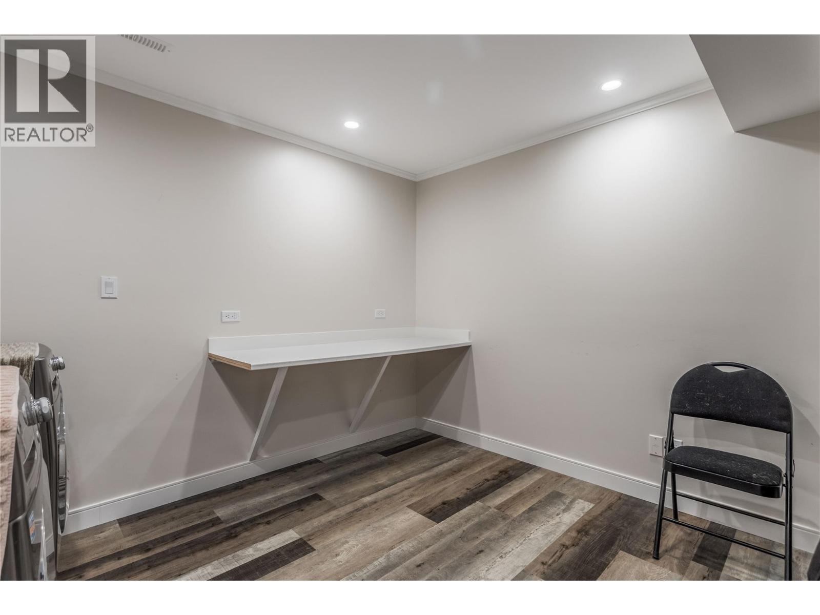 10217 GIANTS HEAD Road, Summerland