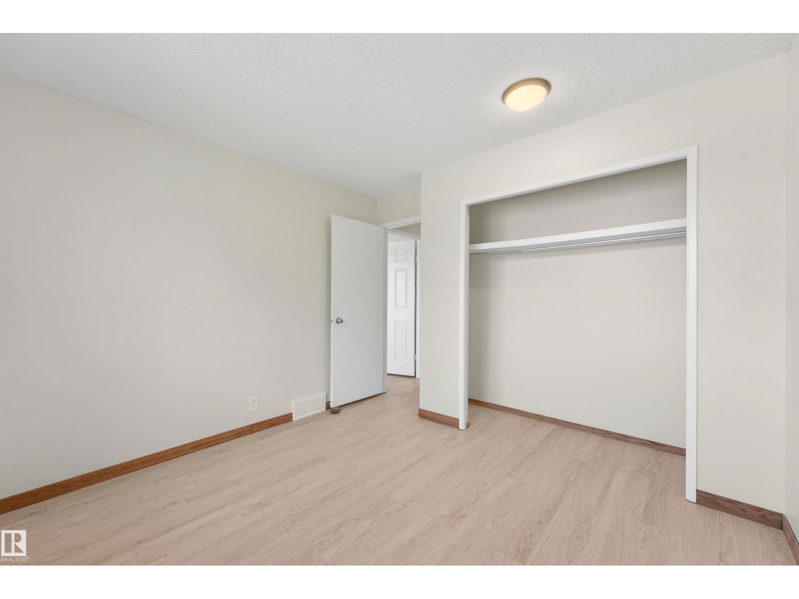 18623 70 AV NW - 22