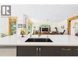Games room - 188 Penrose Court, Penticton, BC V2A9B6 Photo 6
