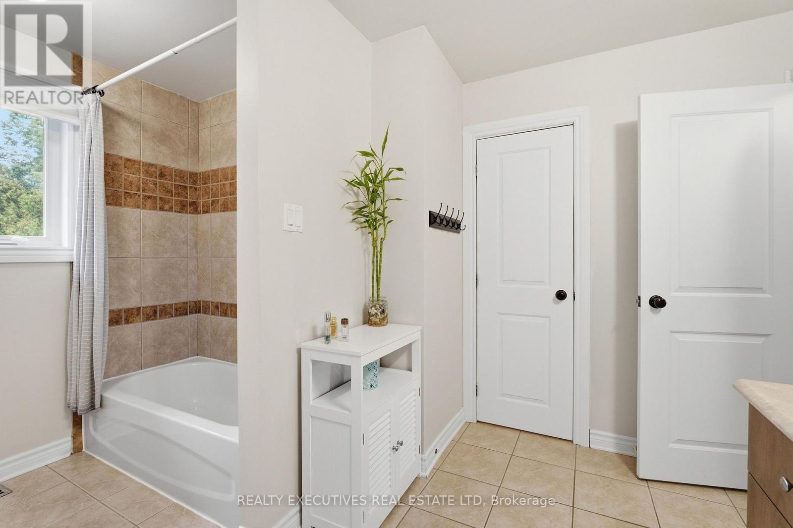 175 ROXANNE STREET - 21