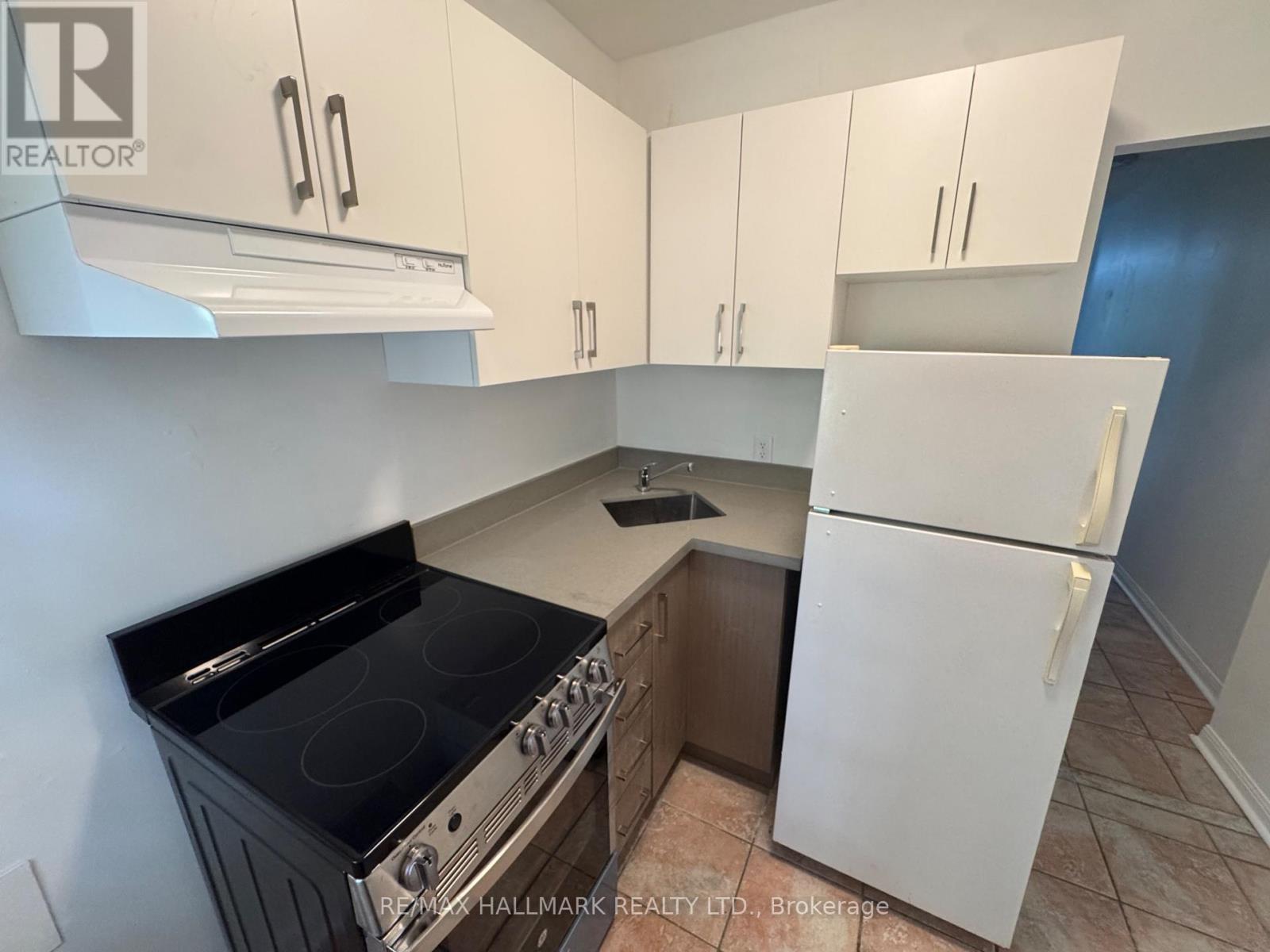 MAIN FLOOR - 57 HIAWATHA ROAD, Toronto (Greenwood-Coxwell) — photo 8