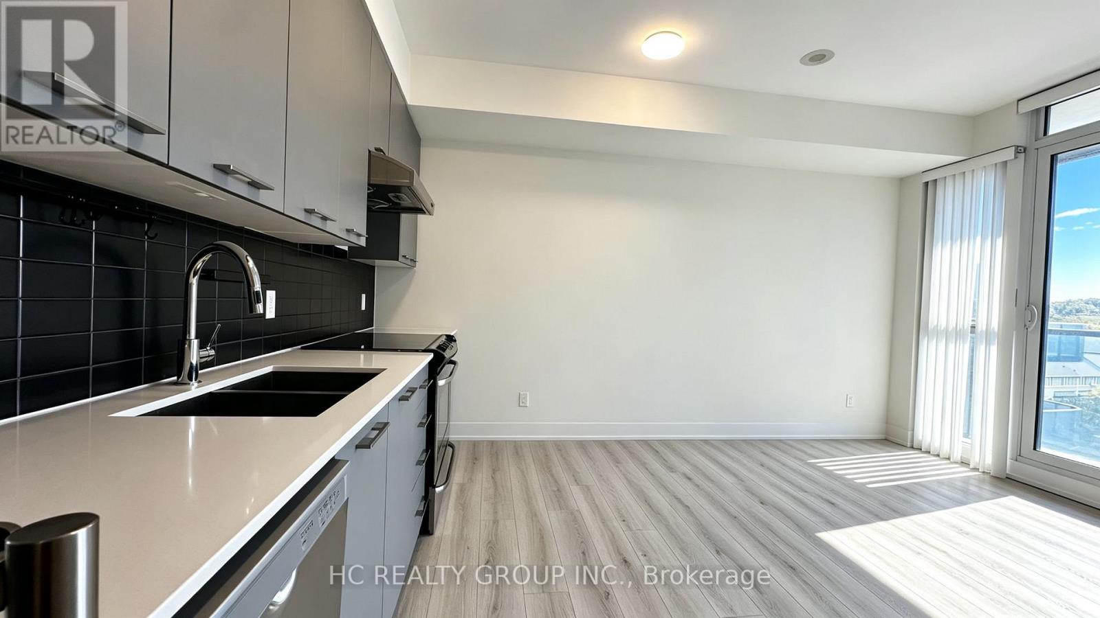 641 - 9471 YONGE STREET, Richmond Hill (Observatory) — photo 9