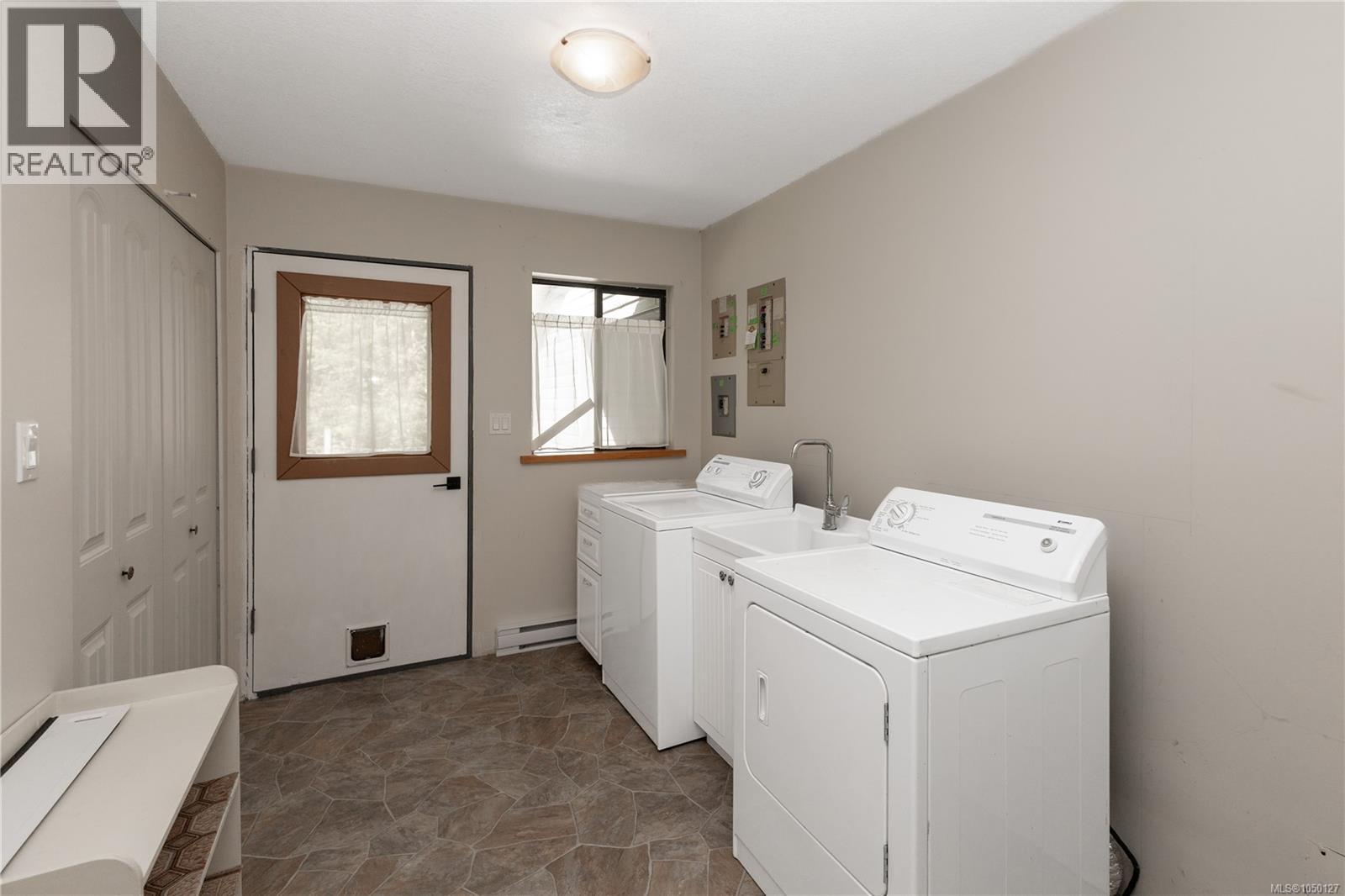 9498 Doyle Rd - Image 35