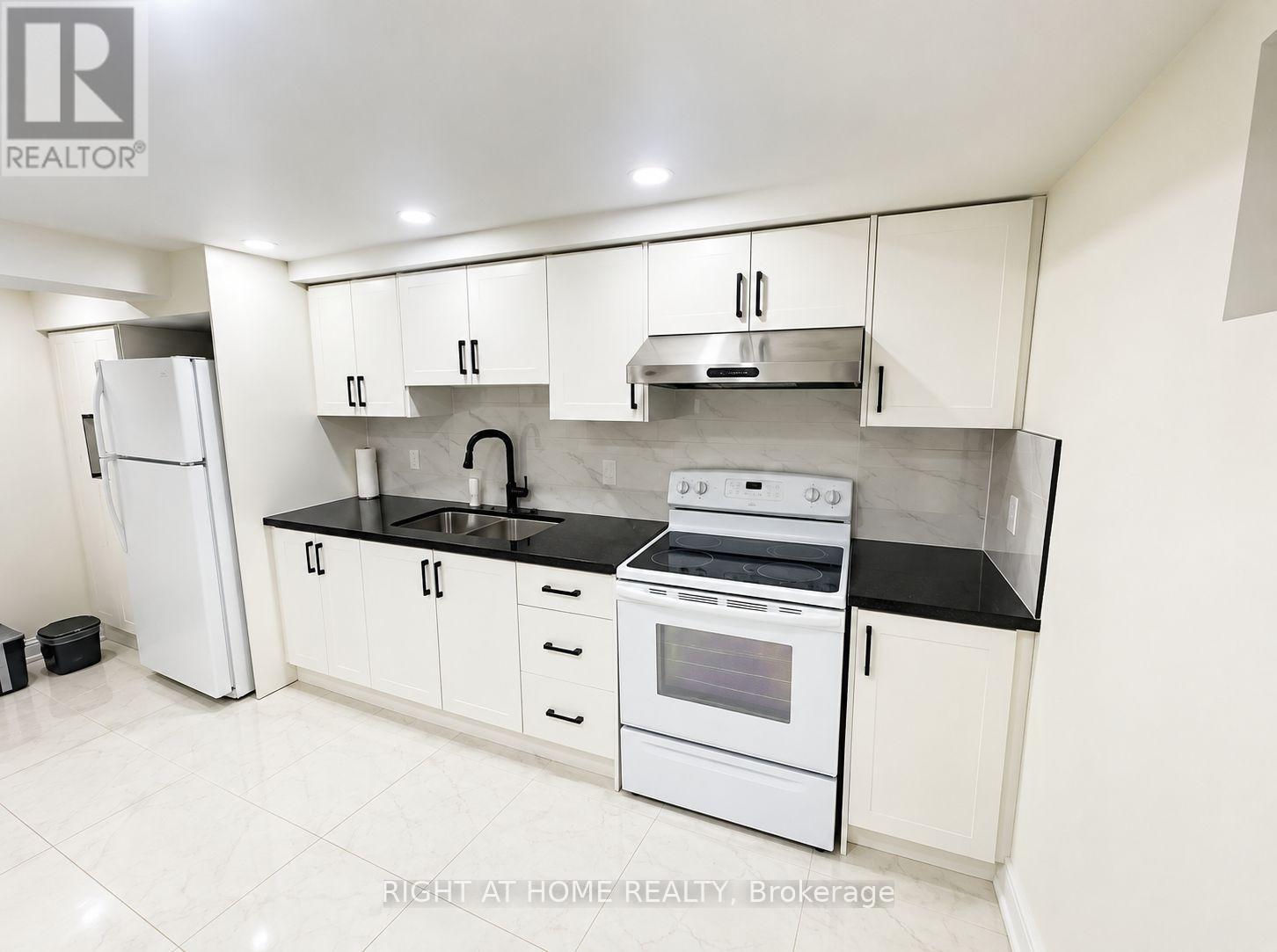 LOWER - 59 MARBLEMOUNT CRESCENT, Toronto (Tam O'Shanter-Sullivan) — photo 2