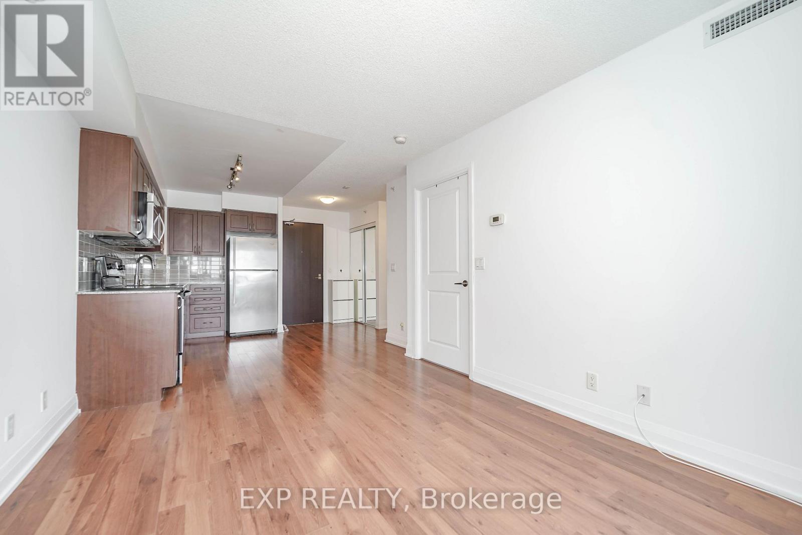 #908 376 HIGHWAY 7 STREET E - 24