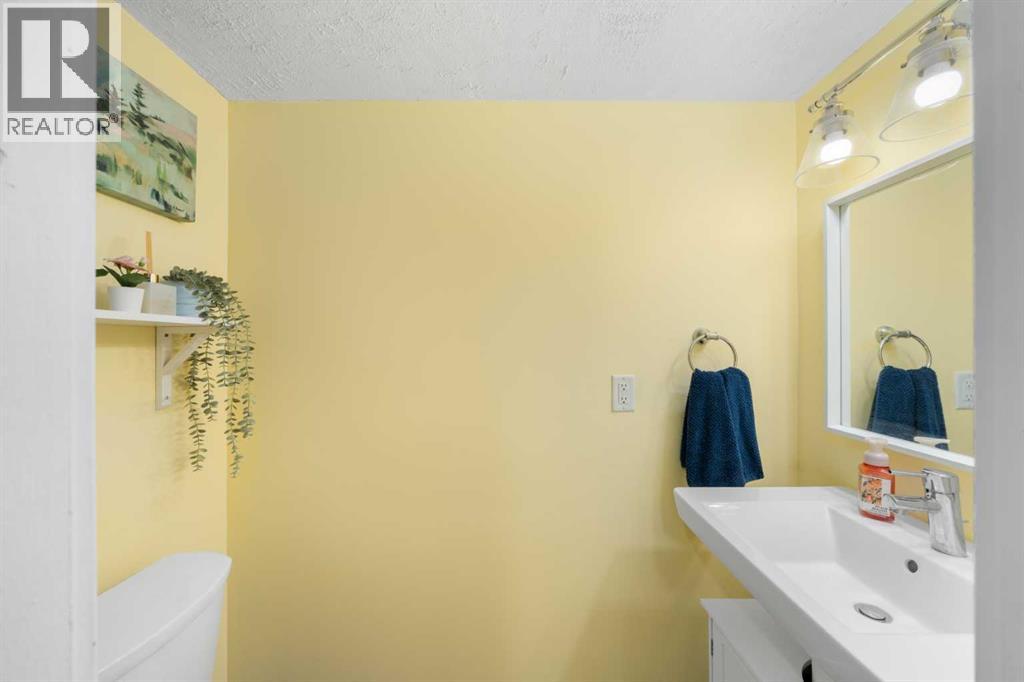 #113 5103 35 Avenue SW - 8
