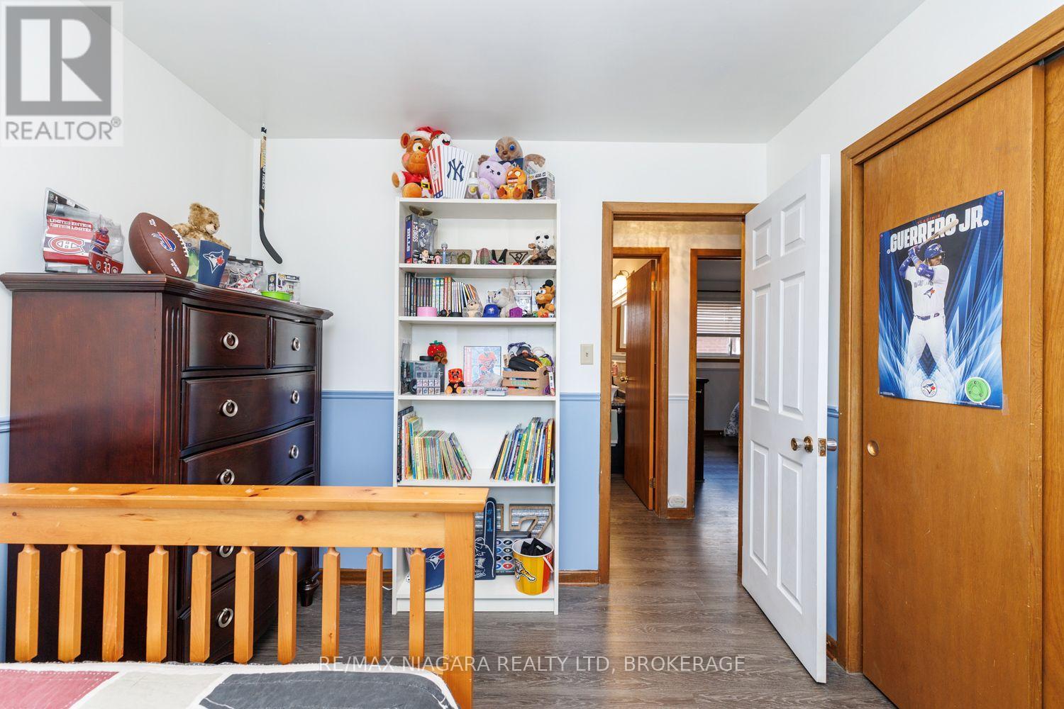 121 GARON AVENUE - 18