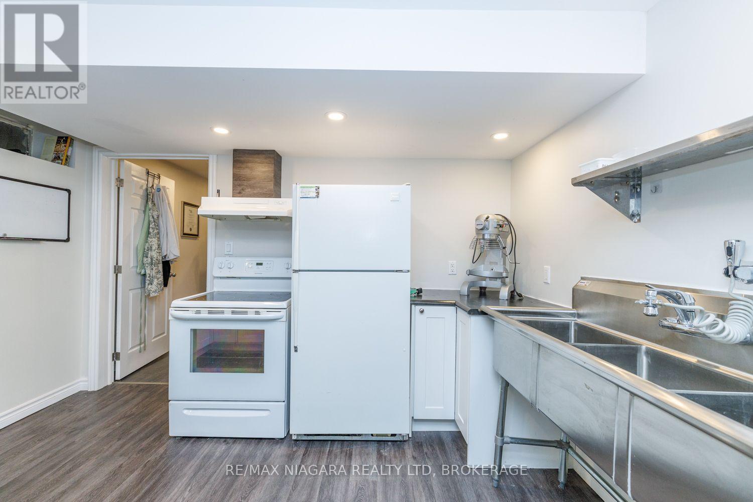 121 GARON AVENUE - 24