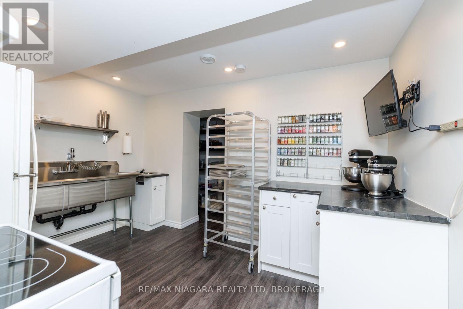 121 GARON AVENUE - 25