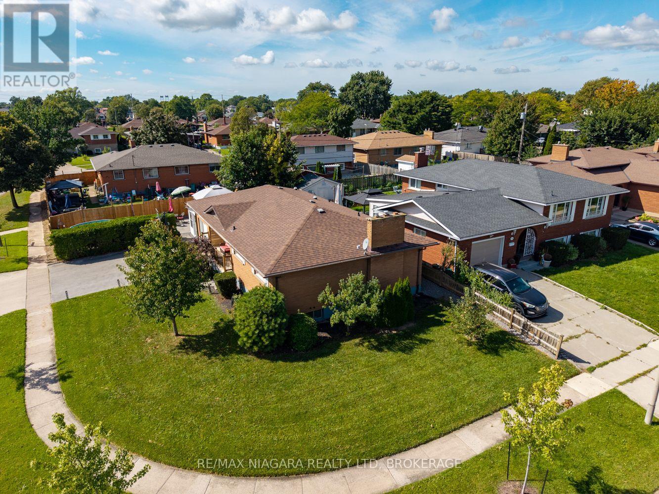 121 GARON AVENUE - Image 35