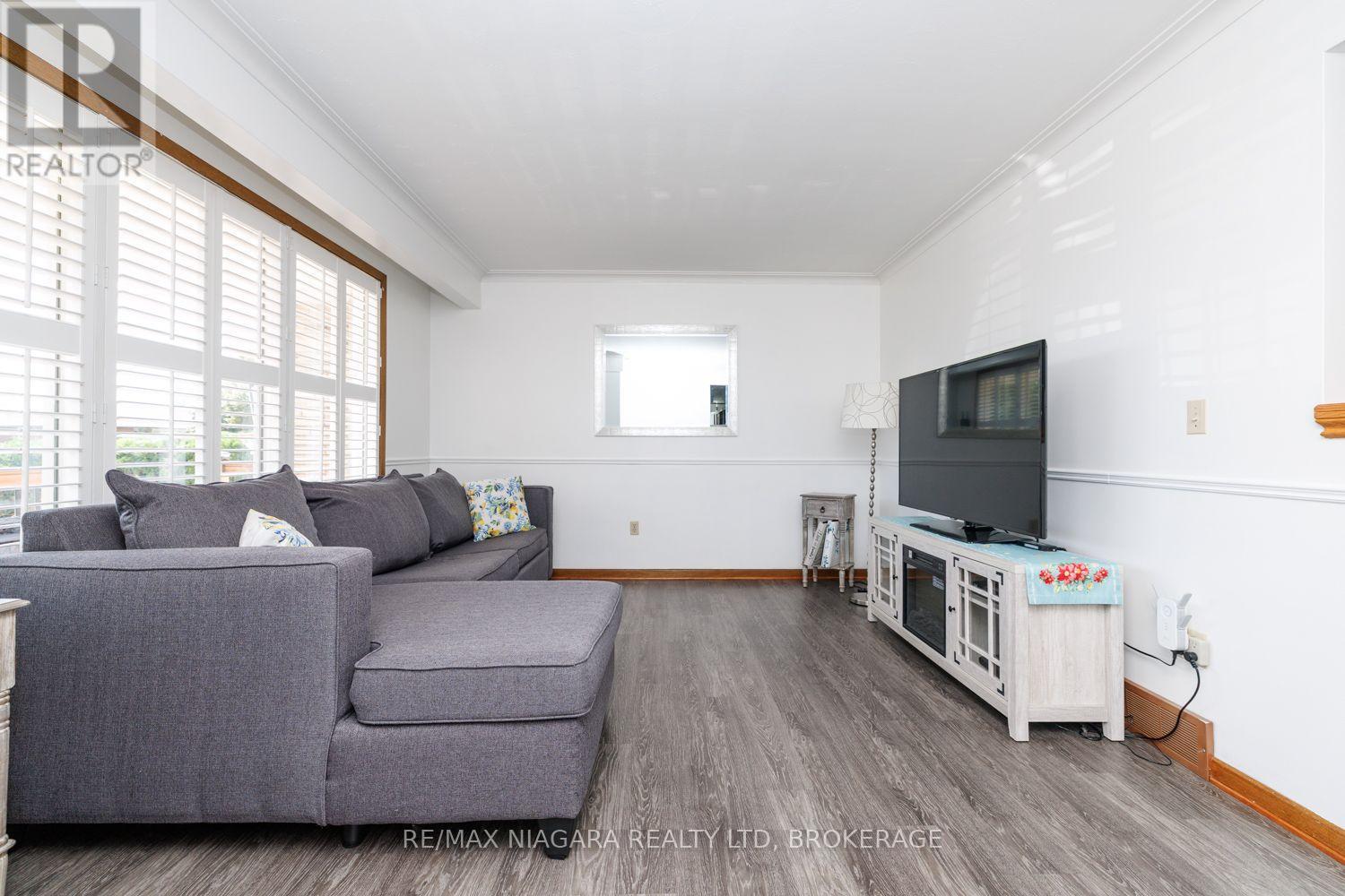 121 GARON AVENUE - 5