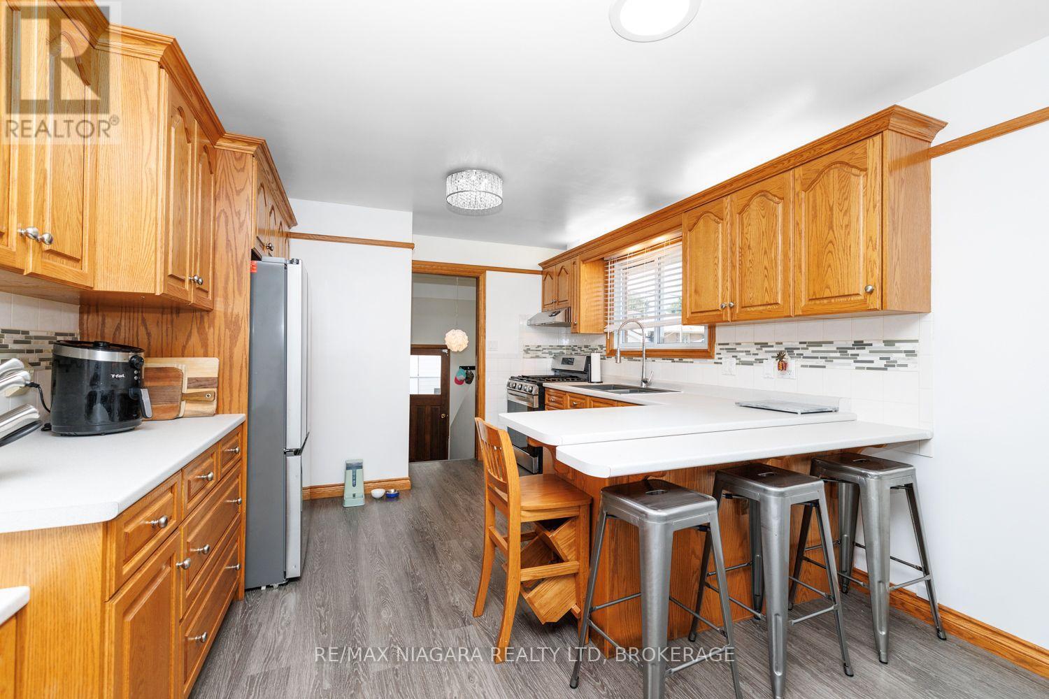 121 GARON AVENUE - 8