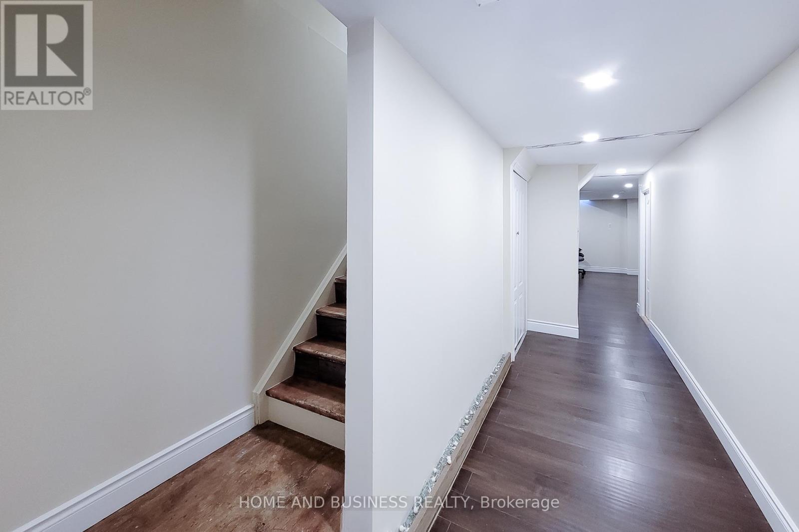 5532 MEADOWCREST AVENUE - 28