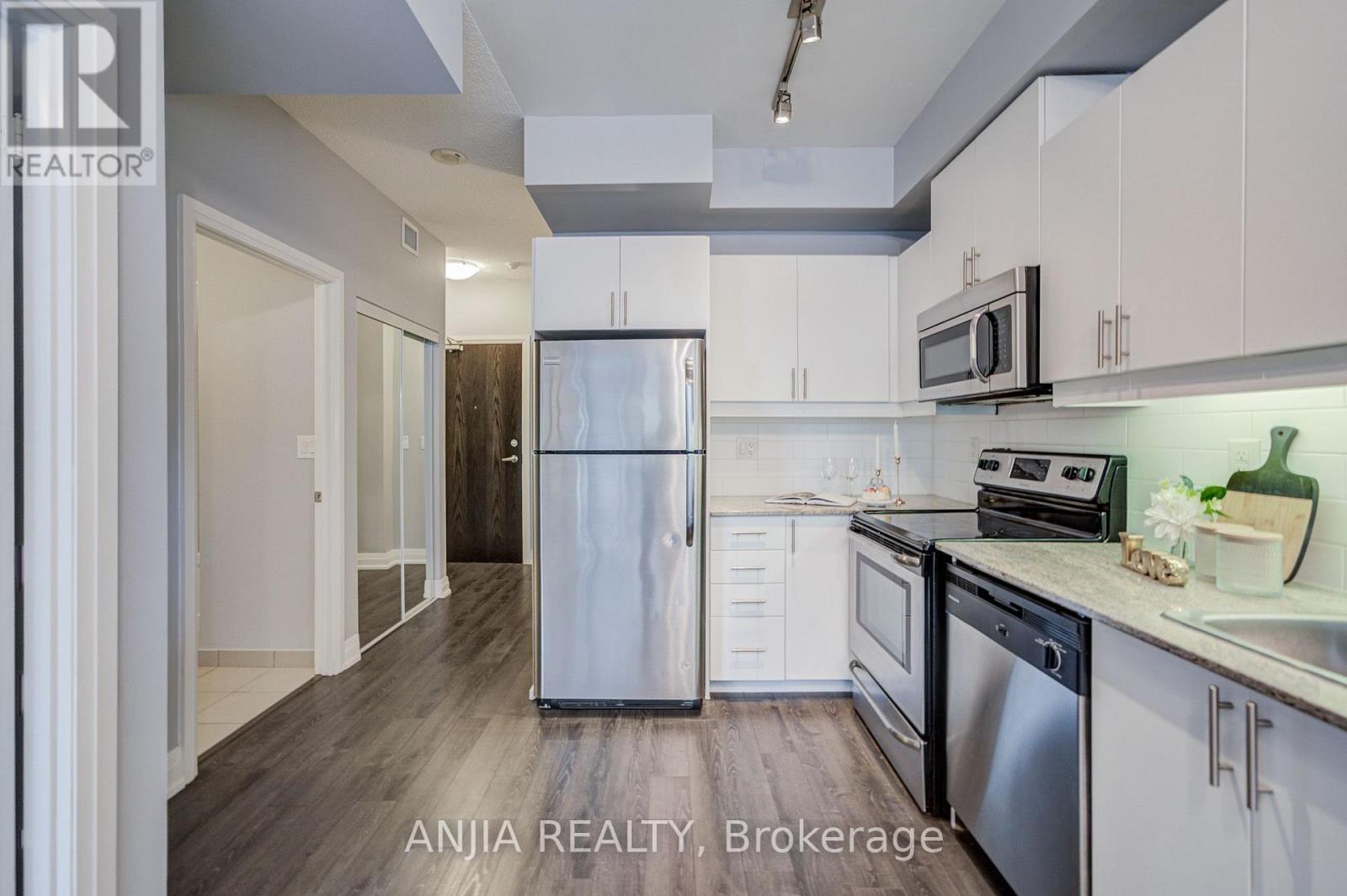 #510 17 KENASTON GARDENS - 13