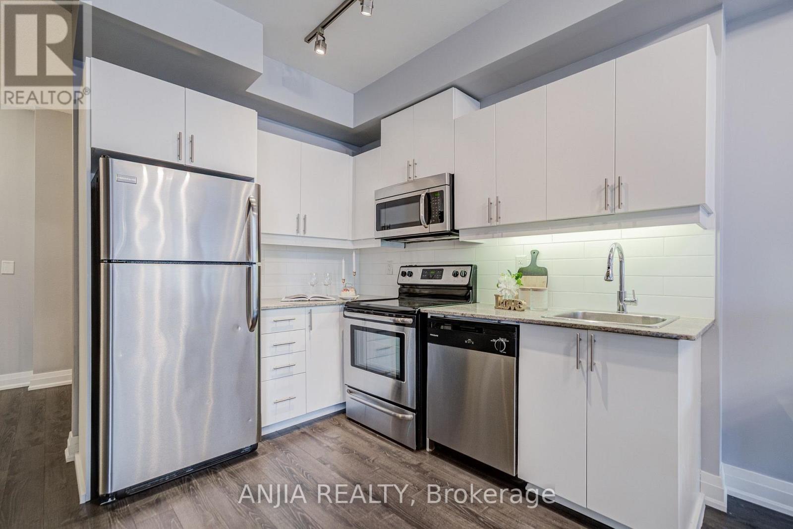 #510 17 KENASTON GARDENS - 14