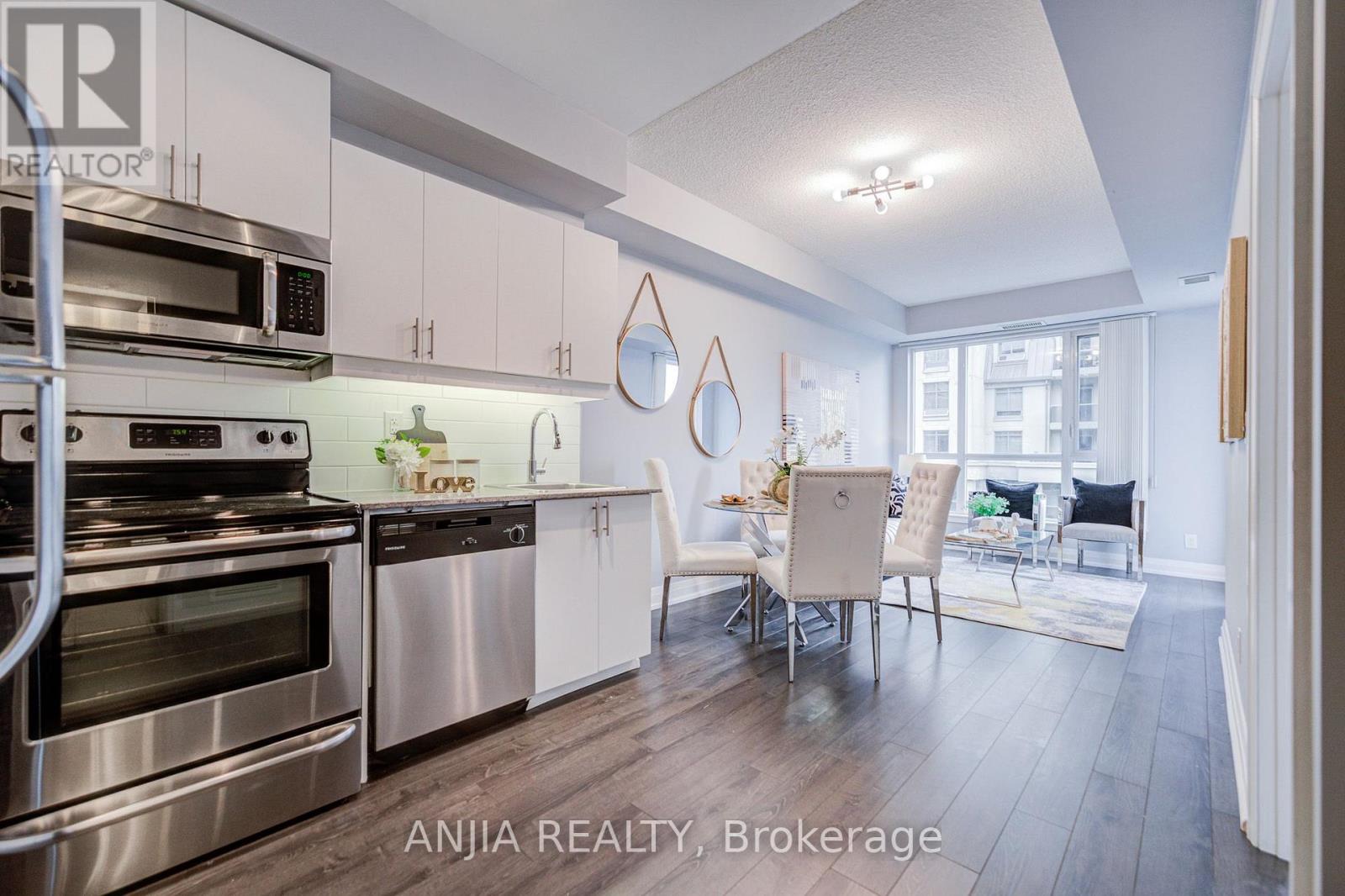 #510 17 KENASTON GARDENS - 16