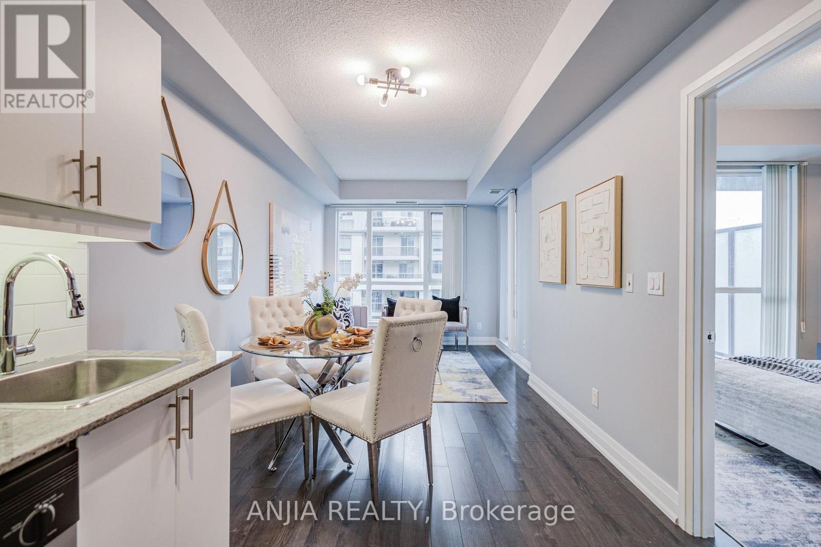 #510 17 KENASTON GARDENS - 17