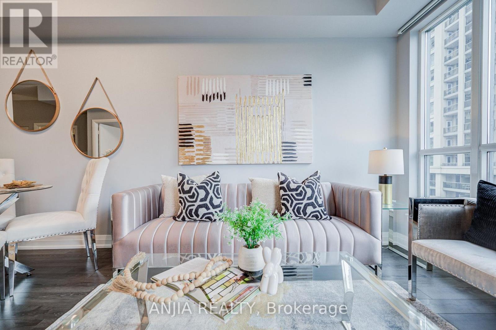 #510 17 KENASTON GARDENS - 19