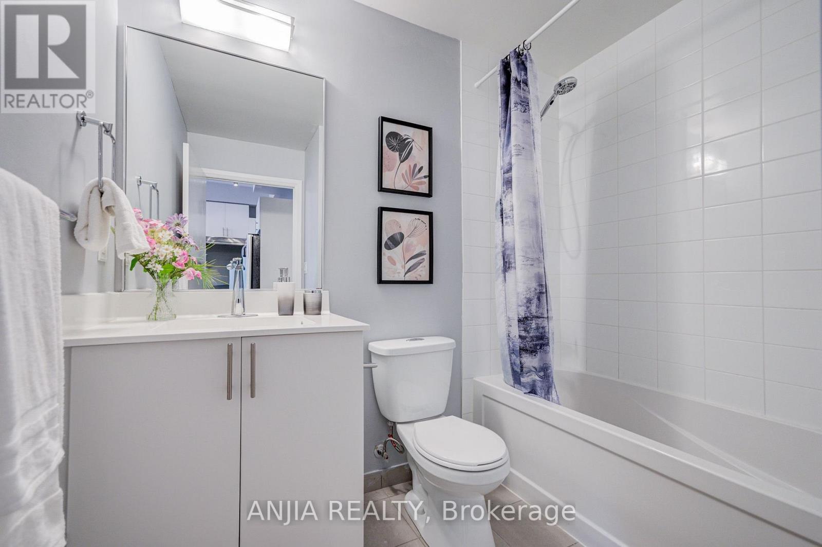 #510 17 KENASTON GARDENS - 27