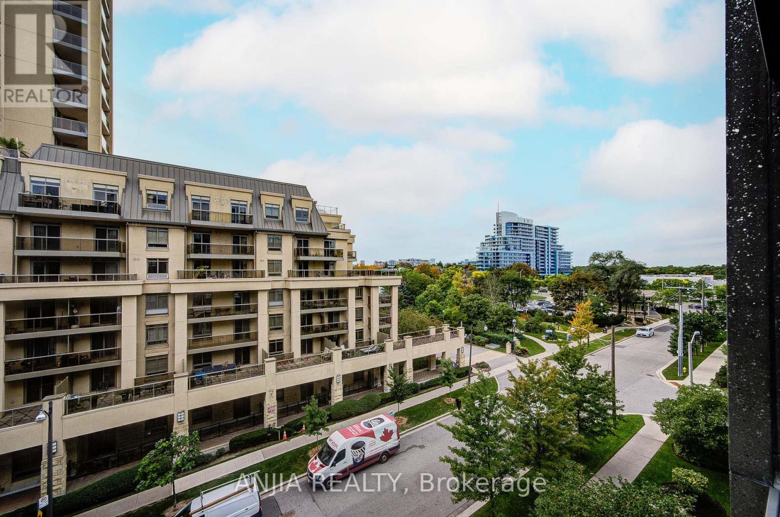 #510 17 KENASTON GARDENS - 28