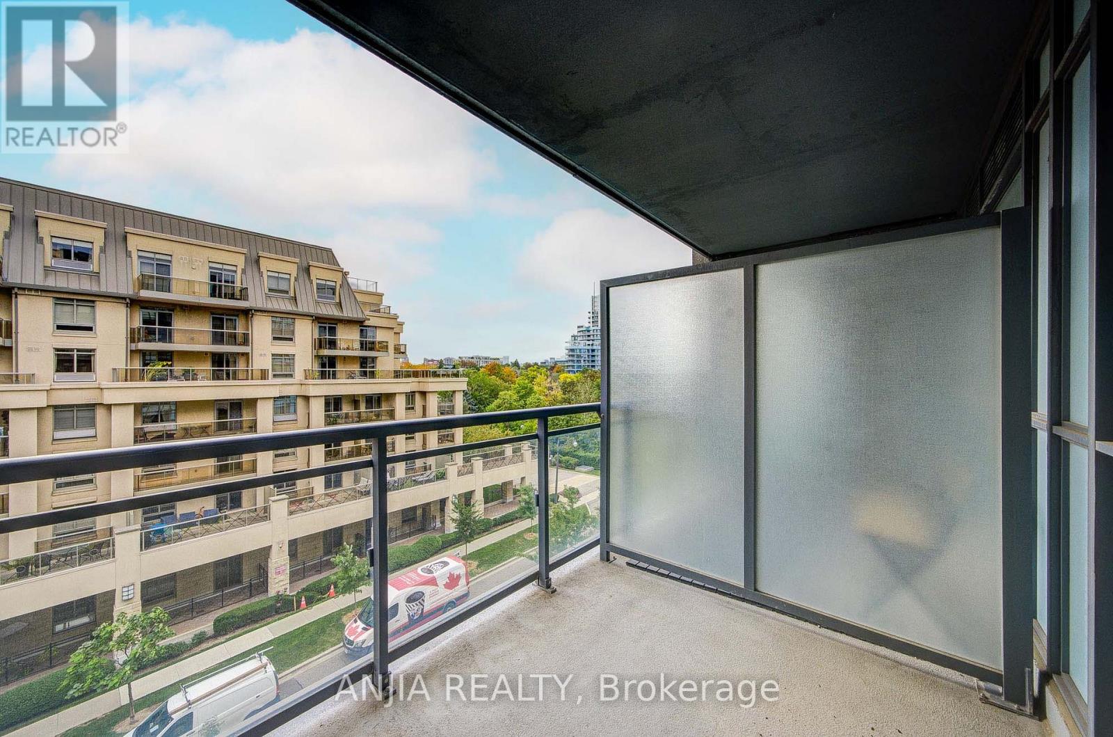 #510 17 KENASTON GARDENS - 31