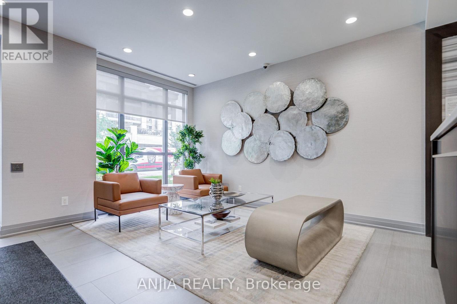 #510 17 KENASTON GARDENS - 33