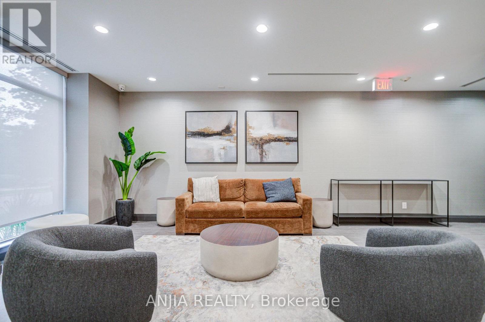 #510 17 KENASTON GARDENS - 37