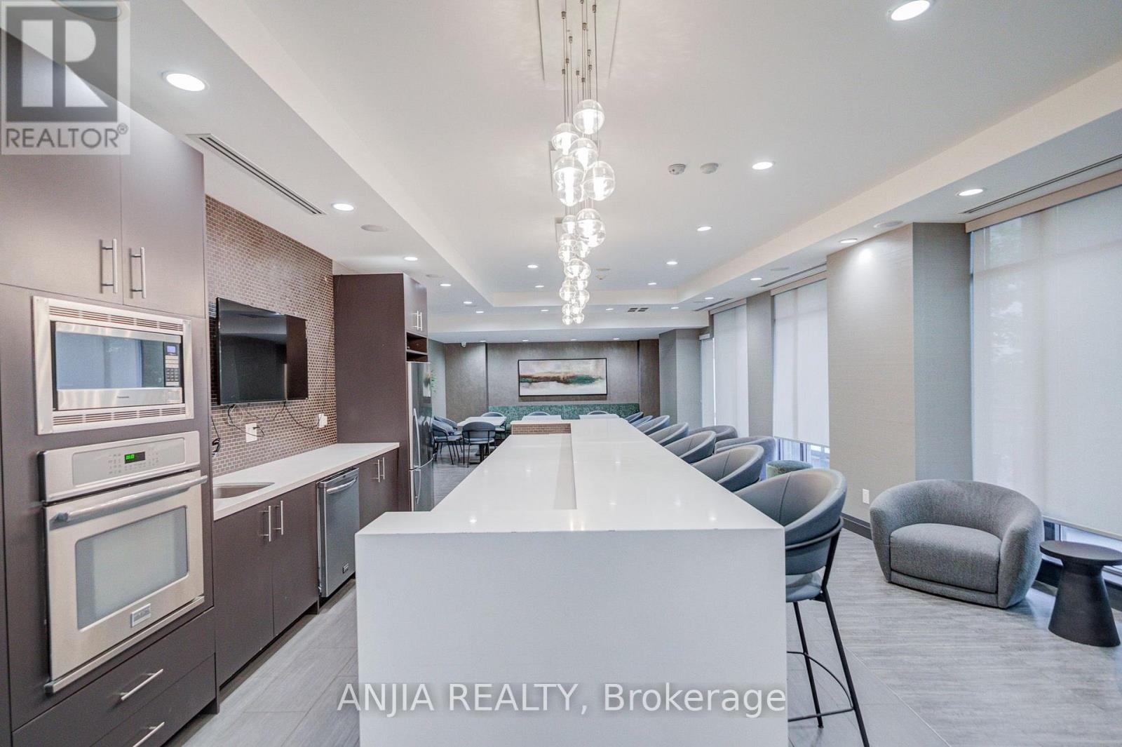 #510 17 KENASTON GARDENS - 38