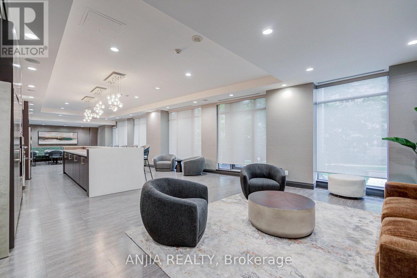 #510 17 KENASTON GARDENS - 39