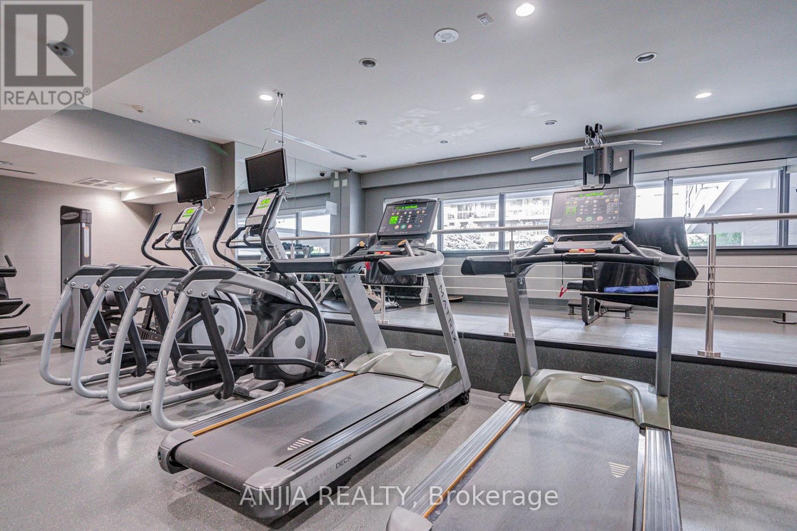 #510 17 KENASTON GARDENS - 41