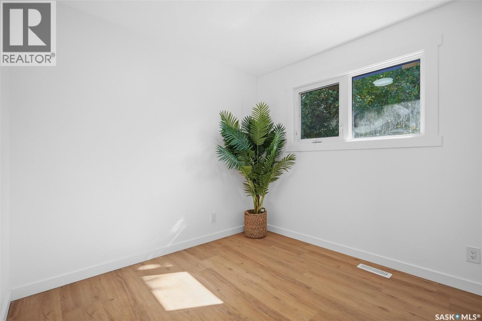 3805 Diefenbaker DRIVE - 14