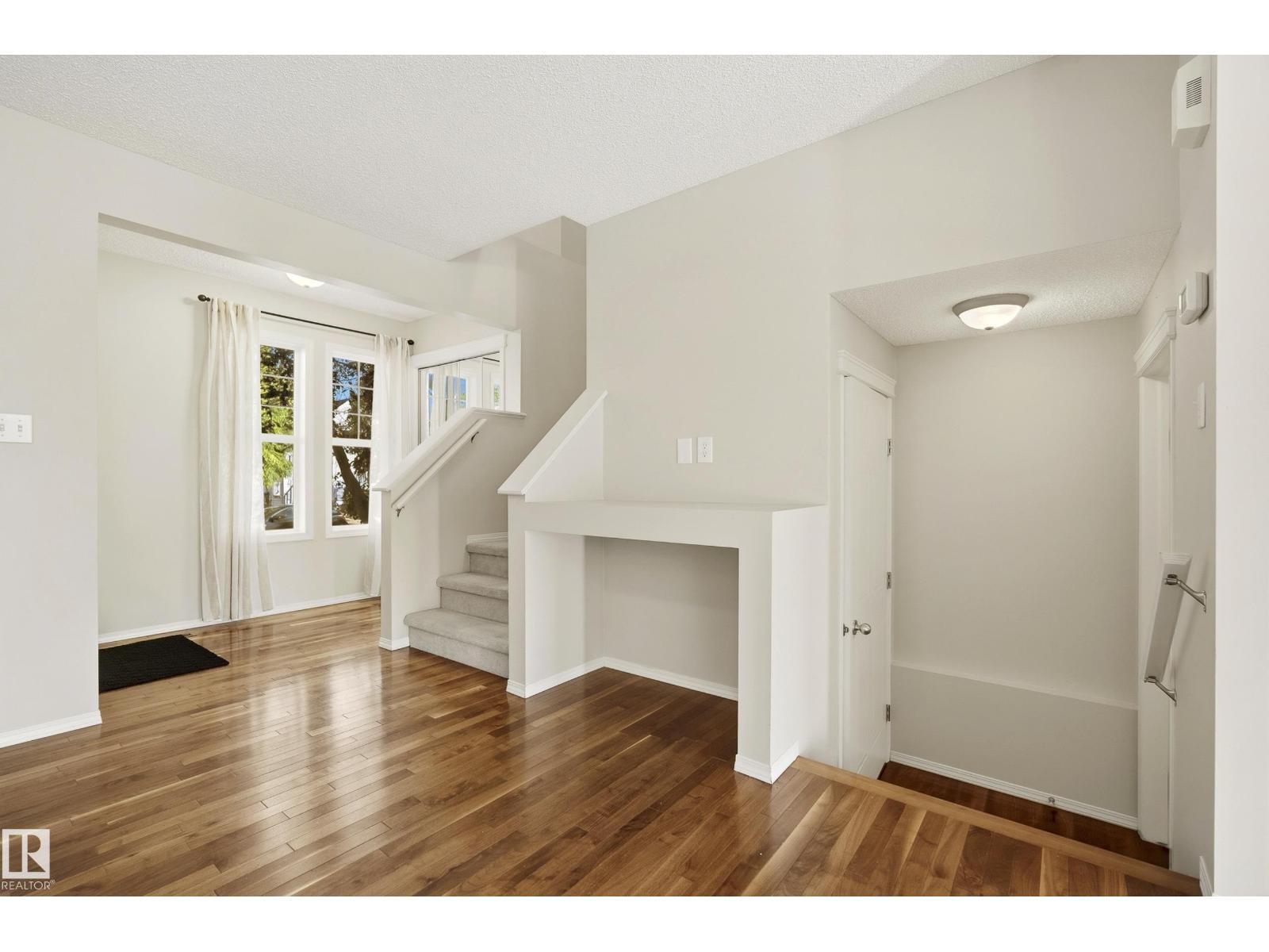 7903 12 Av SW SW photo 5 — MLS® E4509610