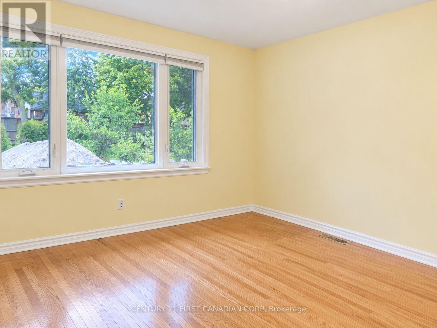 UPPER LEVEL - 638 TENNENT AVENUE, London North (North G) — photo 2