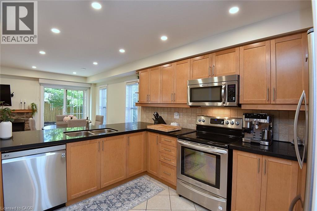 89 BLUE SKY Trail, Waterdown — photo 11