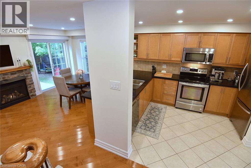 89 BLUE SKY Trail, Waterdown — photo 12