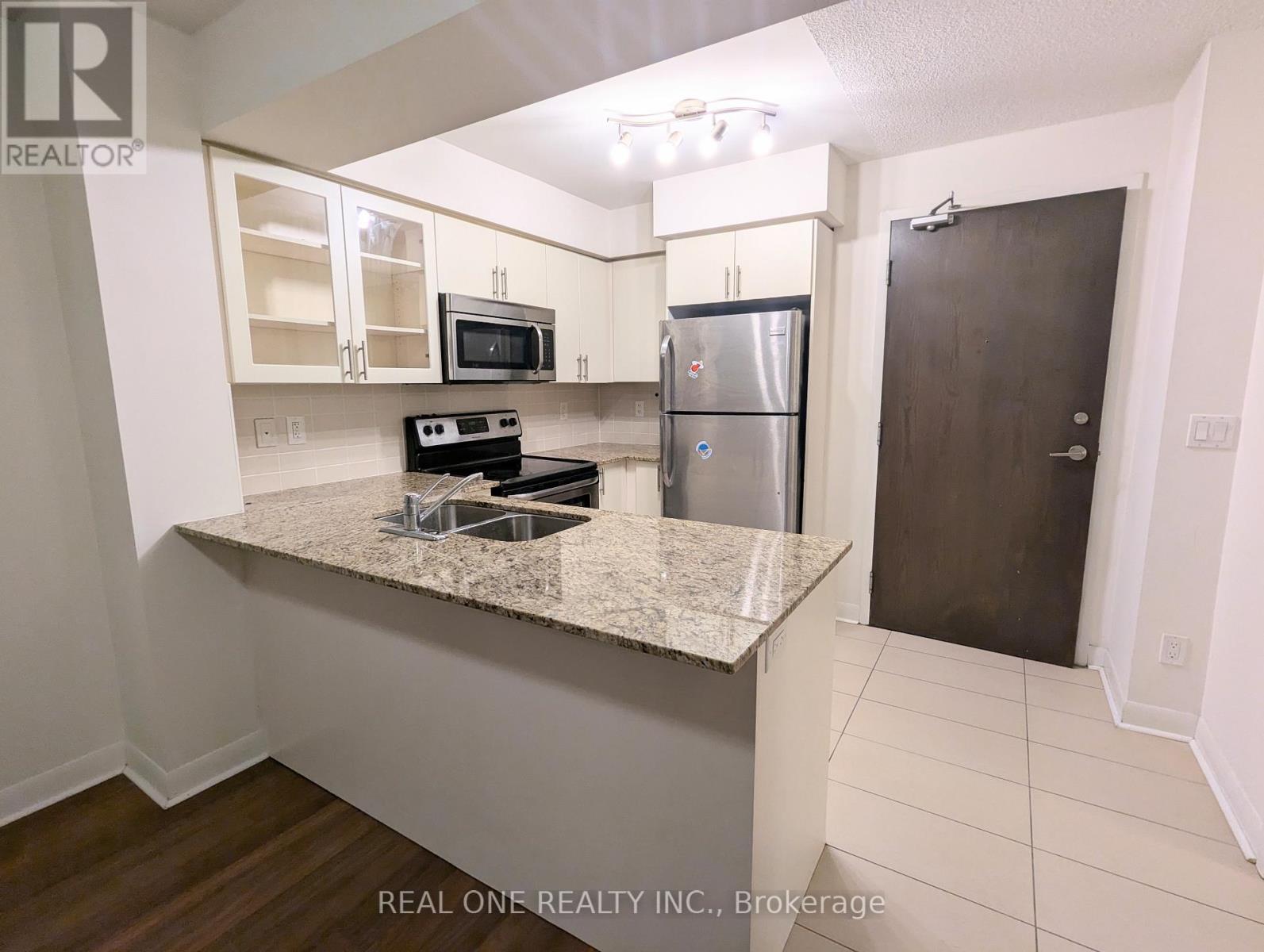 621 - 75 NORMAN BETHUNE AVENUE, Richmond Hill (Beaver Creek Business Park) — photo 3