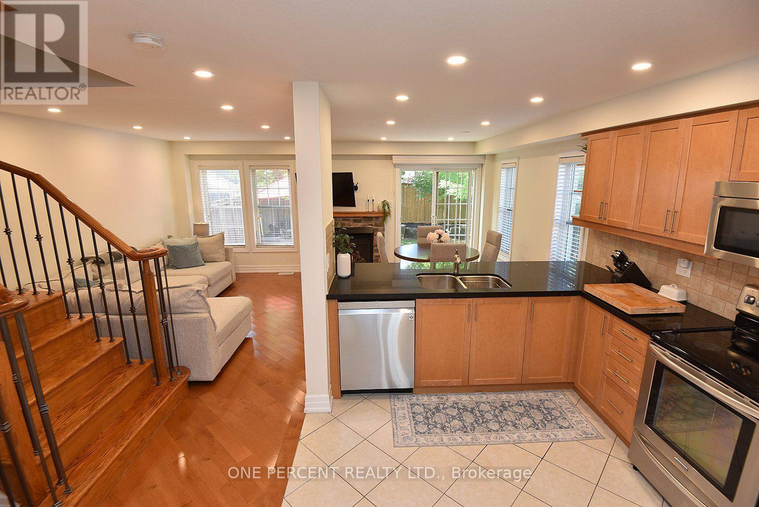 89 BLUE SKY TRAIL, Hamilton (Waterdown) — photo 6