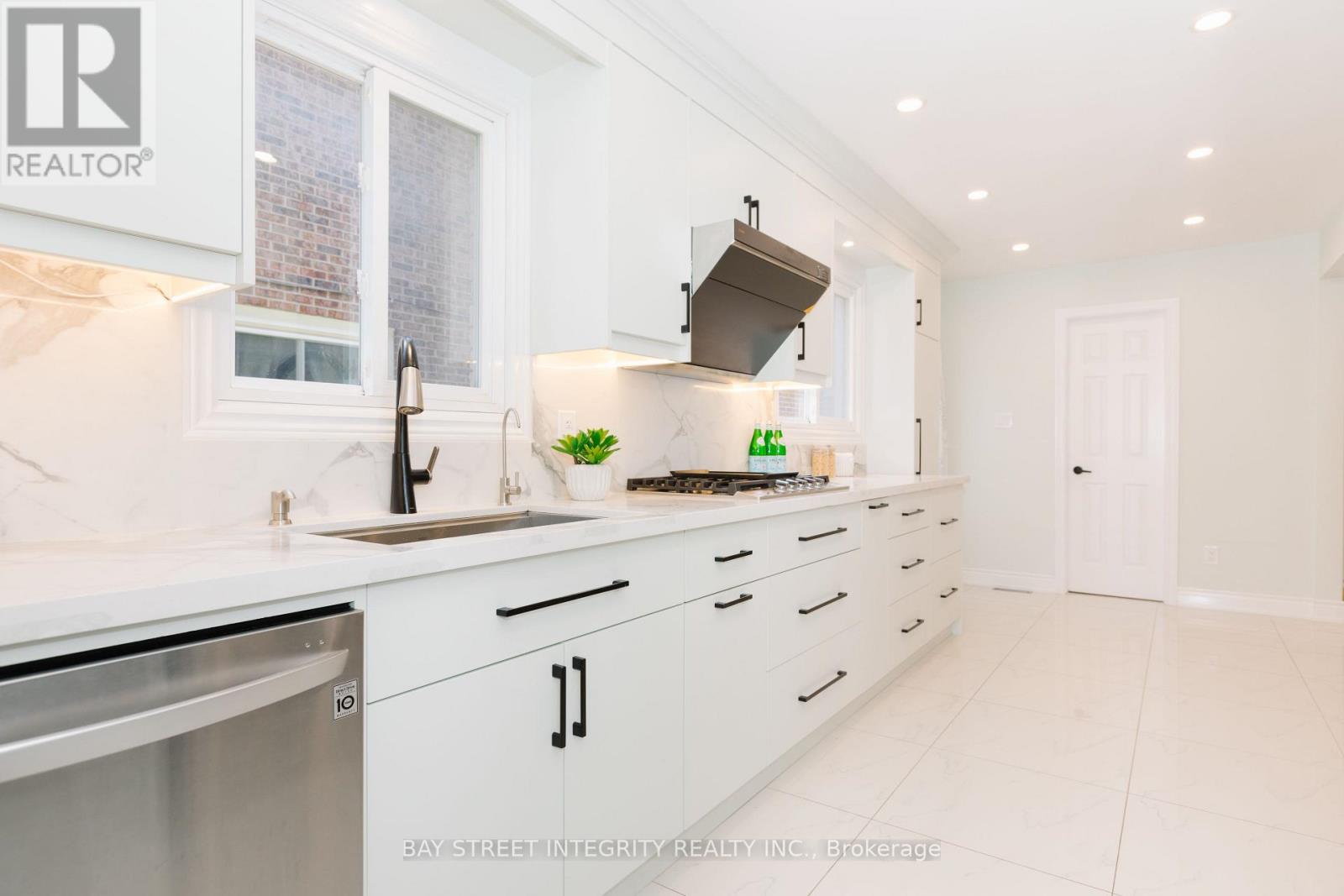 12 CHARNWOOD PLACE - 12