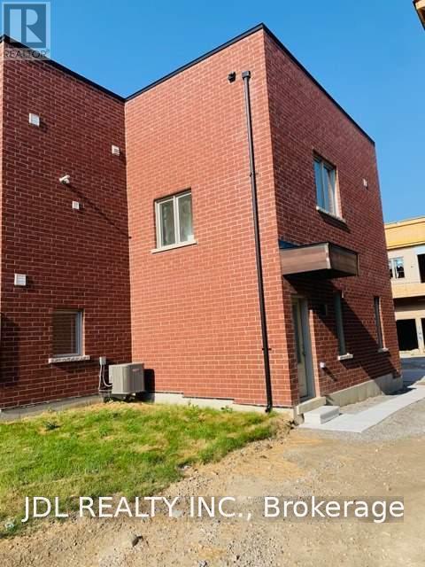 COACH HOUSE - 26 CALLISTO LANE, Richmond Hill (Observatory) — photo 3
